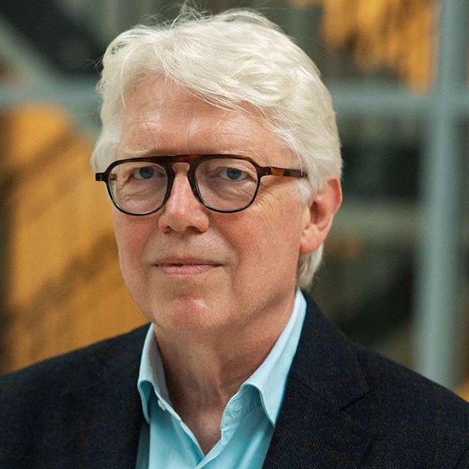 Dr. Peter Velthuis Dr. Peter Velthuis