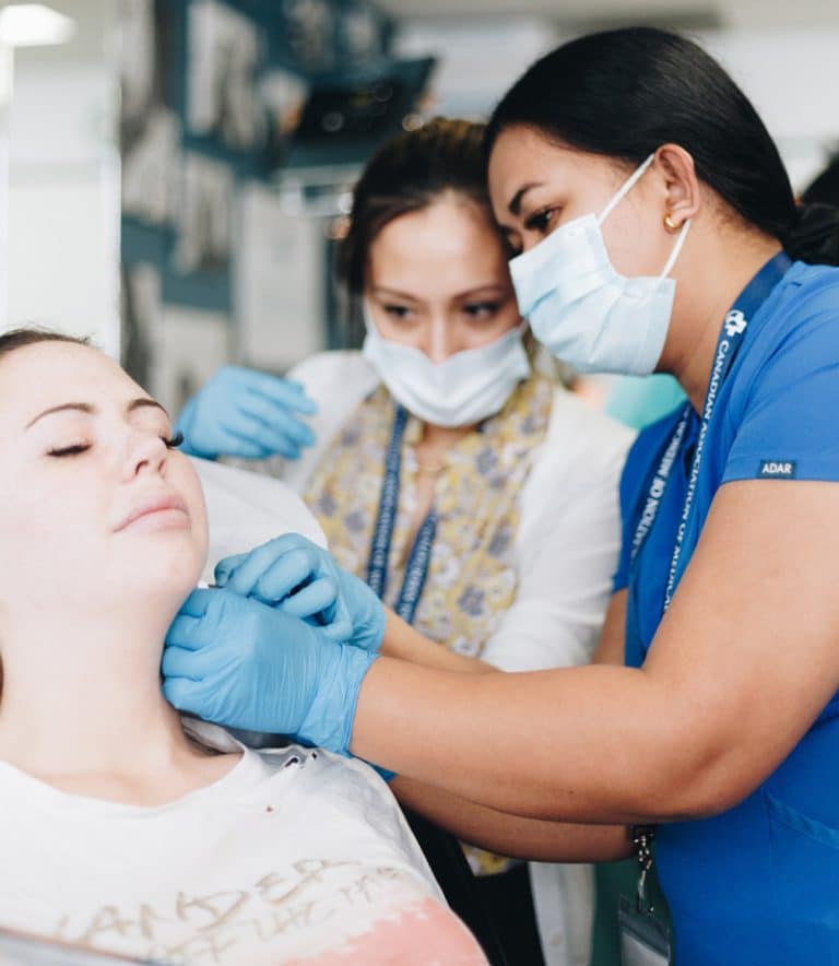 Best Aesthetic Medicine Courses: The Ultimate Guide to Online & Hands-On Training